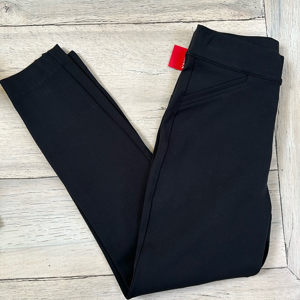 Spanx back seem skinny in ponte. Classic black S/P 20251R  MSRP $128  NWT 💕